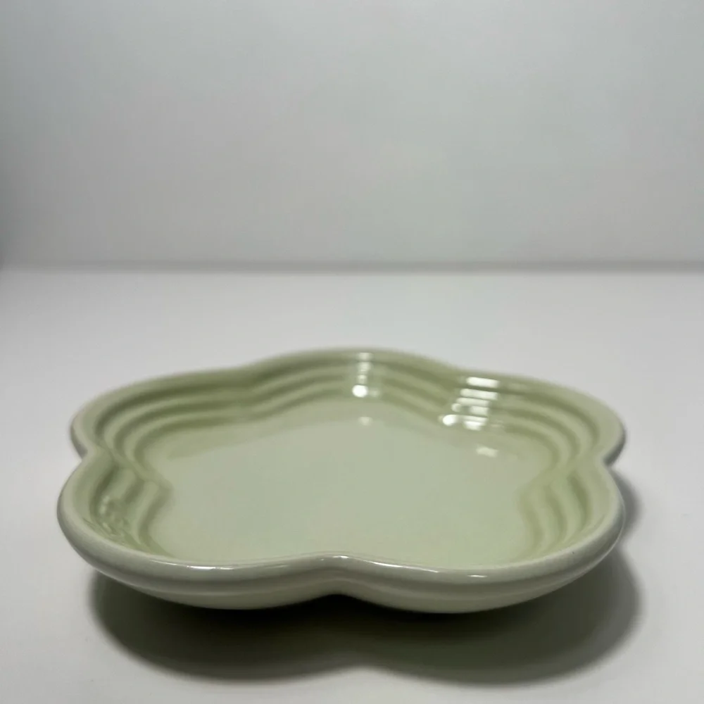 Le Creuset Stoneware Flower Petal Scalloped Trinket Dish Plate Tray